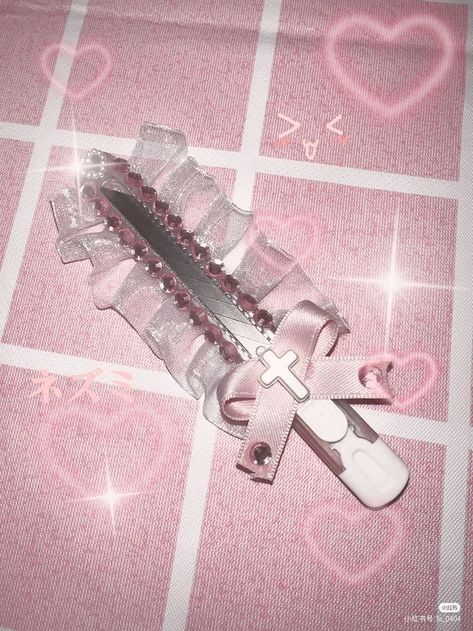 Yami Kawaii Art, Creepy Cute Aesthetic, Creepy Cute Fashion, Knife Aesthetic, Pastel Punk, Creepy Core, Pretty Knives, Yami Kawaii, Kawaii Accessories