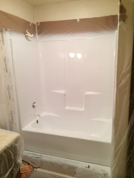 Can a fiberglass tub be resurfaced? - Total Bathtub Refinishing/Tub Reglazing Service Tub Resurfacing, Bathtub Painting, Reglaze Bathtub, Plastic Bathtub, Painting Bathtub, Tile Refinishing, Refinish Bathtub, Best Bathtubs, Fiberglass Shower