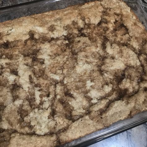 Cinnamon Flop Cake, Cinnamon Flop, Dessert Recipes Cookies, Brunch Cake, Cinnamon Milk, Miracle Prayer, Cookie Bar Recipes, Cookie Pie, Looks Yummy