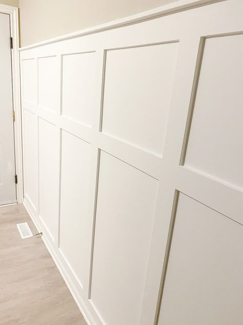 The Quickest and Easiest Faux Board And Batten Wall Ever! - Making Things is Awesome Board And Batten Hallway, Diy Wall Treatments, Wainscoting Design, Painted Accent Wall, Decorative Wall Molding, Batten Wall, Board Batten, Wall Paneling Diy, Board And Batten Wall