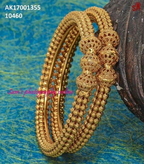 Traditional Bangles, Pakistani Traditional, Gold Bangles Indian, Gold Bangles For Women, Gold Jewelry Outfits, Antique Gold Jewelry Indian, Gold Bangle Set, Gold Jewelry Simple Necklace, Gold Bridal Jewellery Sets