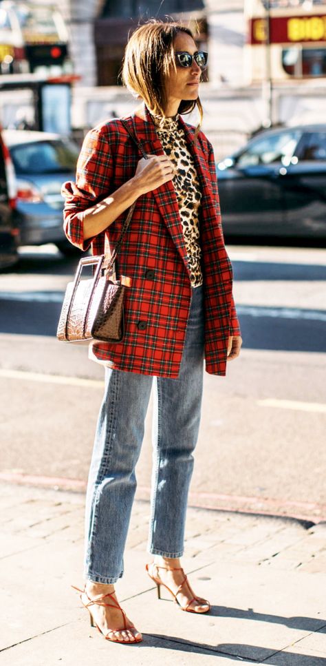 LFW SS 2019 Plaid Mixed Prints Outfit, Gold Velvet Blazer Outfit, Plaid Street Style, Tartan Blazer Outfit Women, Chic Holiday Party Outfit, Patterned Blazer Outfit, Eclectic Business Casual, Tartan Outfit Women, Red Plaid Blazer Outfit