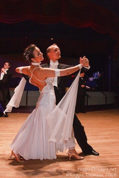 _bailes_de_salon_ Viennese Waltz, Waltz Dance, Social Dance, Ballroom Dancer, Dance Like No One Is Watching, Shall We Dance, Latin Dance Dresses, Ballroom Dress, Lets Dance