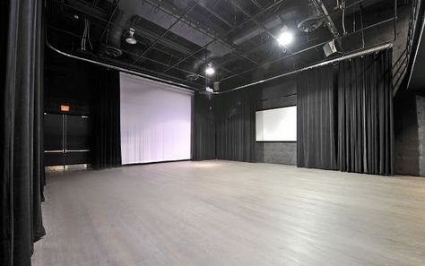 Fabulous Porter Sanford Black Box Theatre that seats up to 150 art lovers. Black Box Theatre, Drama Studio, Indoor Movie Night, Theater Plan, Box Theatre, Dance Studio Design, Theatre Classroom, Modern Theatre, Studio Theater