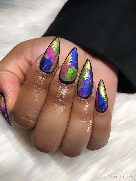 Mardi Gras Nails Carnival Nails Foil Nails Stiletto Nails Outlined Nails Super Glam Multi Colored Nails #paintobsessed Carnival Nails Designs, Jamaican Nail Designs, Outlined Nails, Mardi Gras Nails Design, Multi Colored Nails, Carnival Nails, Mardi Gras Nails, Sky Nails, Nails Stiletto