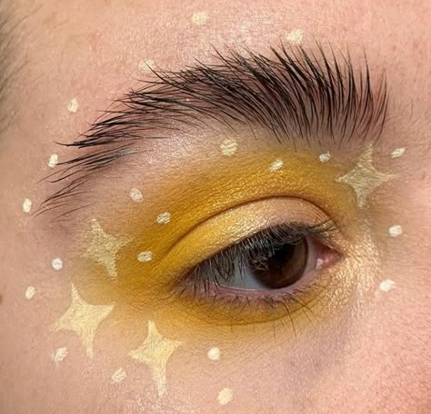 Sun Themed Makeup, Lemon Makeup Looks, Sun Eye Makeup, Yellow Make Up, Sun Inspired Makeup, Casual Clown Makeup, Sun And Moon Makeup, Yellow Makeup Looks, Earth Makeup