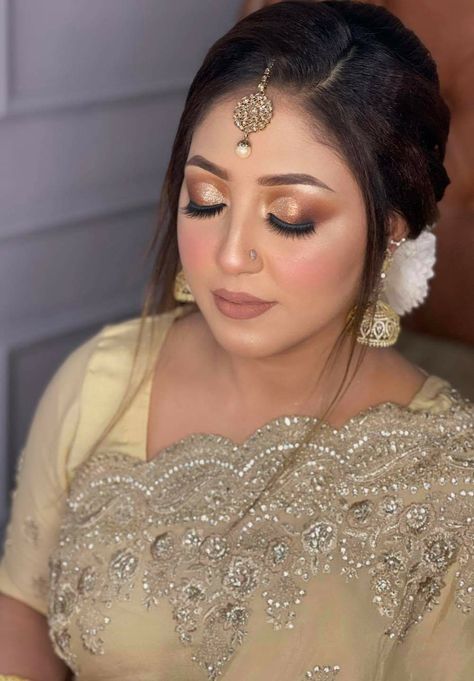 Indian Eye Makeup, Bridal Makeup Videos, Makup Looks, Beautiful Bridal Makeup, Hand Makeup, Soft Makeup Looks, Bridal Photo, Front Hair, Bridal Makeup Natural