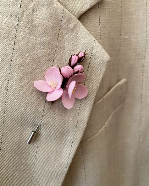 This wedding flower blossom lapel pin  is fully handmade. Each element (flower, petal or leaf) is made entirely by hands from material called cold porcelain and toned with soft pastel. These flowers look much like fresh flowers but they will never fade.  This wedding boutonniere is absolutely unique and perfect for weddings and other celebrations. But also it will be good even as casual accessory. Flowers are tender and delicate.  length - 3 inches (7,5 cm) Care: You should treat with care this product. If it is dirty, do not worry. Just wipe with a slightly damp cloth. Delivery: All products are securely packed in special containers to avoid any damage during delivery. You will get your flower accessory in nice gift box. I will gladly make something special for you. Feel free to ask me fo Boutonniere Groomsmen, Floral Boutonniere, Hand Jewelry Rings, Flower Boutonniere, Polymer Clay Flower Jewelry, Wedding Boutonniere, Felt Jewelry, Diy Crafts Paper Flowers, Boutonniere Wedding