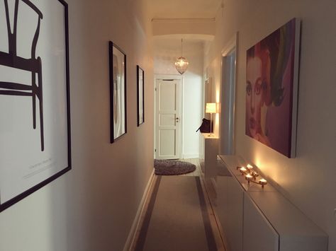 Lång och smal hall får sakta sin form som ett rum✨ Future House, Interior Details, Interior Architecture, Hallway, Rum, Entryway, Wall Lights, Lighting, Home Decor