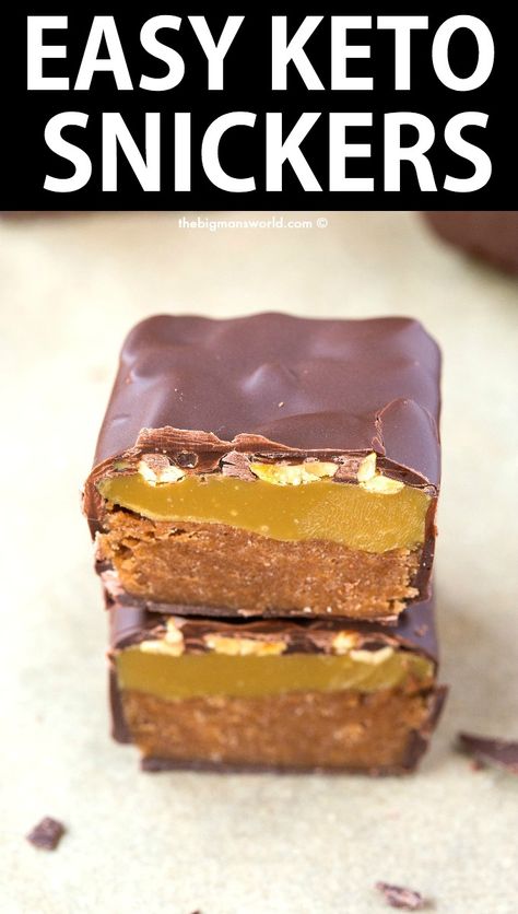 Easy Homemade Keto SNICKERS BARS made healthy! This quick and simple candy bar copycat recipe is super low carb, sugar free and just like the original! A thick, creamy nougat, gooey caramel and covered in chocolate! #ketorecipe #ketodessert #ketochocolate #homemadesnickers #vegandessert Recipes In A Mug, Keto Snickers, Low Carb Brownies, Cheap Clean Eating, Homemade Snickers, Gooey Caramel, Snickers Bar, Low Gi, Keto Friendly Desserts