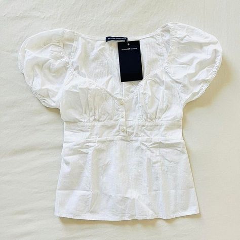 Bnwt Brandy Melville/John Galt White Blair Babydoll Ruffle Top With Buttons 20 X 13.5 White Babydoll Top, White Puff Sleeve Top, Brandy Melville Shirts, White Babydoll, Babydoll Shirt, Top With Buttons, Paris Aesthetic, Fire Fits, Womens Tank Tops