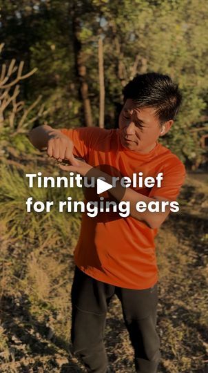 Tinnitus relief for ringing ears | To relieve tinnitus, ringing in the ears, try this simple acupressure technique that supports ear function.

🔸On the back of your hand, press along the... | By Calligraphy Health Master Yang | Facebook Ringing Ears Remedy, Chi Kung, Inner Ear, Home Health Remedies, Acupressure Points, Circular Motion, Body Healing, Reflexology, Acupressure