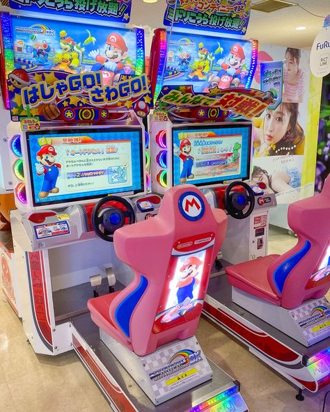 Japanese Arcade Machine, Japan Arcade Aesthetic, Japanese Arcade Aesthetic, Japan Kawaii Aesthetic, Bloxburg Arcade, Playing Board Games Aesthetic, Super Mario Aesthetic, Mario Kart Aesthetic, Tokyo Arcade