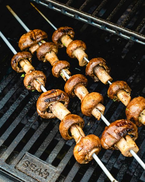 Mushroom Skewers Grilled, Mushrooms On Grill, Grilled Mushrooms Skewers, Mushrooms On The Grill, Grill Mushrooms, Mushroom Skewers, Mushroom Marinade, Best Grilled Vegetables, Bbq Mushrooms