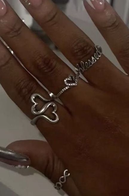 James Avery Rings Aesthetic, Rings Aesthetic Silver, Silver Rings Aesthetic, Silver Jewelry Aesthetic, Chunky Silver Jewellery, Pandora Bracelet Charms Ideas, Xoxo Jewelry, James Avery Rings, Girly Bracelets