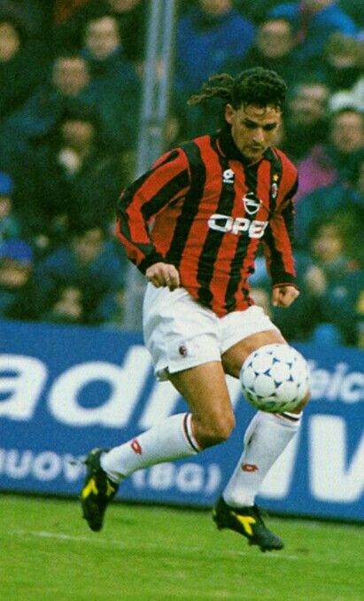 Roberto Baggio of AC Milan in 1995. Van Basten, Marco Van Basten, Roberto Baggio, Milan Football, Paolo Maldini, Sporting Legends, A.c. Milan, Fc Chelsea, Best Football Players