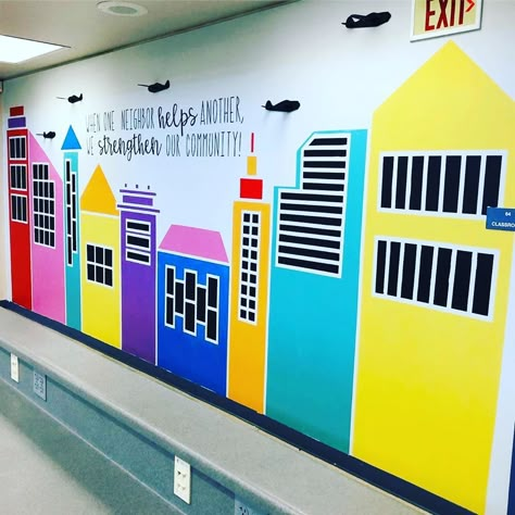 Classroom Wall Painting Ideas High Schools, Primary School Wall Painting Ideas, Diy Yarn Earrings, Decoration Classroom, Yarn Earrings, School Hallway, School Hall, School Hallways, School Murals