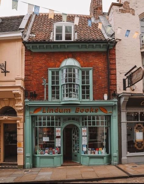 Lincoln England, Lincolnshire England, Shop Facade, Urban Sketch, Shop Fronts, Traditional Architecture, Urban Sketching, Store Front, Old Buildings