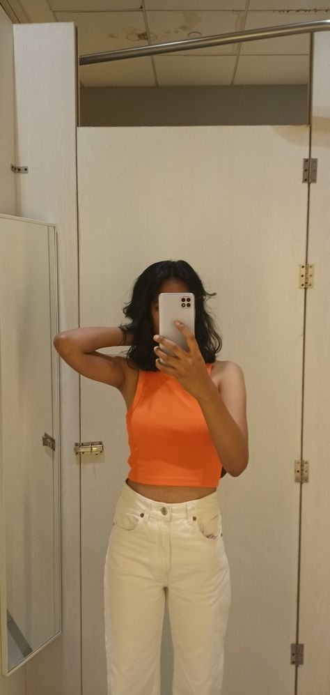 Orange ribbed vest crop top with white wide legged jeans.h and m and zara fashion clothing hacks selfie poses. Cute Outfits For College, Ribbed Top Outfit, Tops Outfit Ideas, Undershirt Outfit, Outfit Ideas College, Outfits For College, Tops Outfit, Wide Legged Jeans, H And M