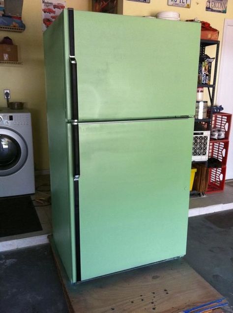 I will be doing this to our old fridge. Krylon Pistachio Green spray paint Paint Refrigerator, Fridge Makeover, Painted Fridge, Vintage Fridge, Green Spray Paint, Diy Spray Paint, Beer Fridge, Vintage Appliances, Diy Renovation