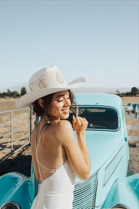 Summer Cowgirl, Cowgirl Wedding, Photography Workshop, Photography Workshops, Vintage Mexican, Wedding Looks, Cowboy Hat, Floppy Hat, Cowboy Hats