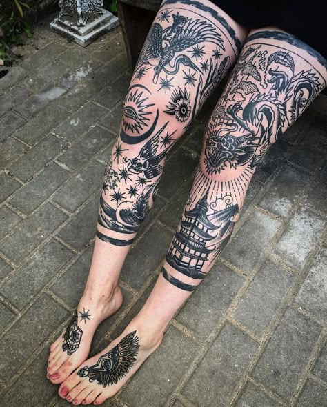 Black And White Traditional Leg Sleeve, Womens Traditional Leg Tattoos, Hip Tattoo American Traditional, Traditional Czech Tattoo, Side And Thigh Tattoos Women, Neo Traditional Leg Tattoo, Traditional Thigh Tattoo Women, Trad Leg Sleeve, Women Shin Tattoos