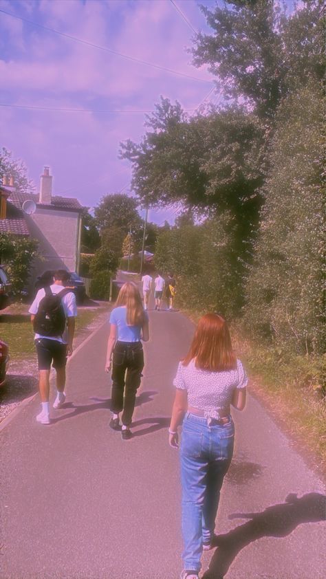 friends summer walk Summer Vibes Friends, Summer Walks, Summer Dream, Walking In Nature, Summer 2024, Summer Vibes, Walking, Road, Quick Saves