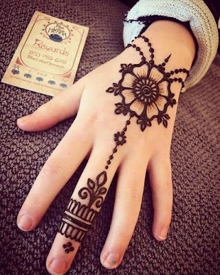 Mehndi Designs For Beginners Easy, Easy And Beautiful Mehndi Designs, Simple Mehndi Designs For Beginners, Mehandi Designs For Kids, Mehendi Designs For Kids, Finger Mehndi Style, Simple Henna Patterns, Outfit Ideas Wedding, Beautiful Mehndi Designs