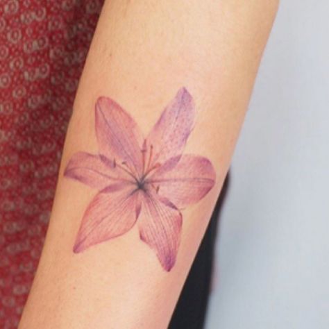 Pink Lily Tattoo Design, Pink Lily Flower Tattoo, Colour Flower Tattoos, Pink Lilly Tattoo, Pink Lily Tattoo, Lily Tattoo Color, Lily Tattoos For Women, Best Tattoo Design For Women, 95 Tattoo