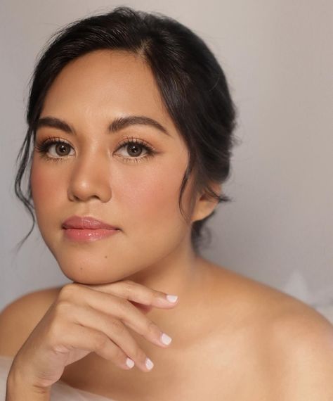 No Makeup Makeup Look Wedding, Southeast Asian Bridal Makeup, Bridal Makeup No Foundation, Asian Neutral Makeup, No Makeup Makeup Bridal Look, Soft Glam Wedding Makeup Hazel Eyes, Natural Makeup Asian Round Face, Filipina Makeup Looks, Fresh Makeup Look Asian