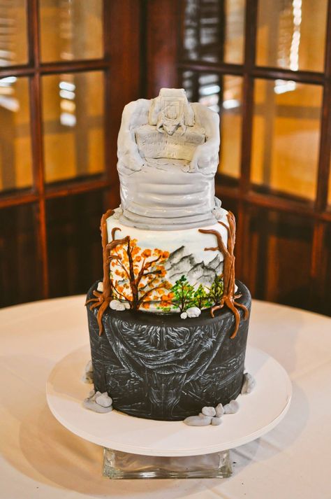 Pinner: Our Skyrim wedding cake :) The top is a Word Wall, middle is The Rift, and the bottom is Alduin's Wall. Skyrim Cake, Skyrim Wedding Theme, Skyrim Wedding, Skyrim Tattoo, Video Game Wedding, Grooms Table, Wedding Cake Images, Nerd Wedding, Pagan Wedding