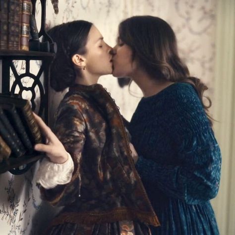 Emisue Kiss, Emily And Sue, Ella Hunt, Woman Loving Woman, Danielle Campbell, Emily Dickinson, Best Boyfriend, Hailee Steinfeld, Photo Couple