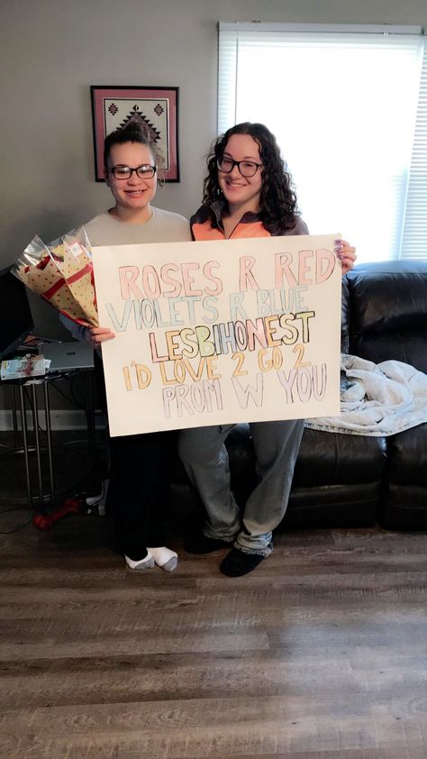 Homecoming Proposal Ideas For Lesbians, Queer Promposal, Lesbian Prom Proposal, Gay Hoco Proposals Ideas, Lesbian Hoco Proposal Ideas, Wlw Hoco Proposals, Wlw Promposal, Cute Lesbian Prom Pictures, Girlfriend Proposal Ideas