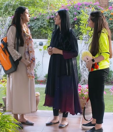 Hum Tum Pakistani Drama, Ramsha Khan, Summer Bag Essentials, Glasses For Oval Faces, Iqra Aziz, Pakistani Drama, Pak Drama, Kurta Style, Cute Images For Dp