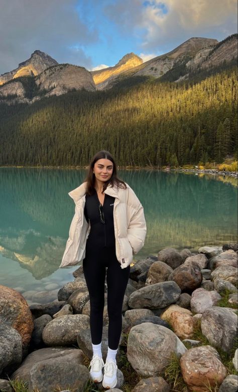 Camping Aesthetic Outfits, Aesthetic Outfits For Fall, Alaska Outfits, Cute Camping Outfits, Wander Outfit, Outdoorsy Outfits, Camping Fits, Winter Vacation Outfits, Camping Outfits For Women