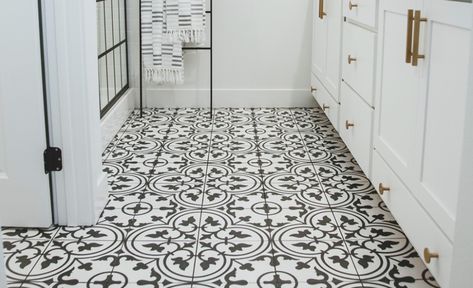 Black and white floor tile in a floral pattern. Black And White Tile Flooring, White Tile Flooring, Black And White Tile, White Bathroom Tiles, Merola Tile, Black And White Tiles, Room Tiles, Tile Flooring, Bathroom Floor Tiles