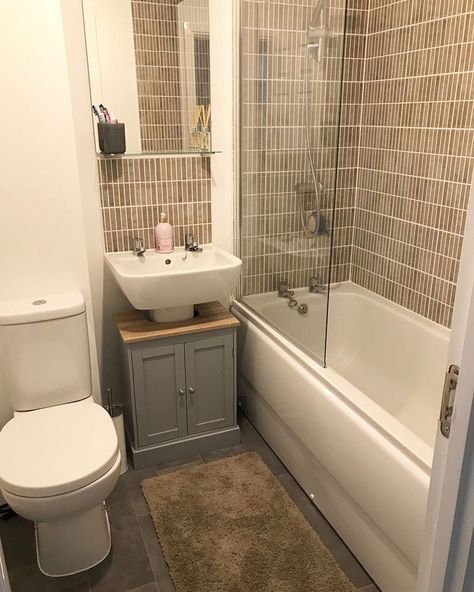 Ensuite Renovation, Persimmon Homes, Bathroom Toilets, Persimmon, Corner Bathtub, New Builds, First Home, Bathroom Ideas, Alcove Bathtub