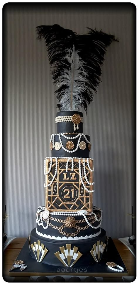 Gatsby Cakes, Gatsby Sweet 16, Great Gatsby Cake, Roaring 20s Birthday Party, Gatsby Cake, Feather Cake, Art Deco Wedding Cake, Gatsby Birthday, Gatsby Birthday Party