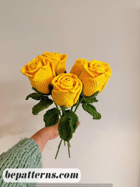 Crochet Bags | Free Patterns | Easy & Aesthetic Flower Bouquet Tutorial, Rose Step By Step, Crochet Roses, Crochet Flower Bouquet, Bouquet Tutorial, Crochet Flowers Free Pattern, Crochet Bouquet, Crochet Bag Pattern Free, Sewing Tutorials Clothes