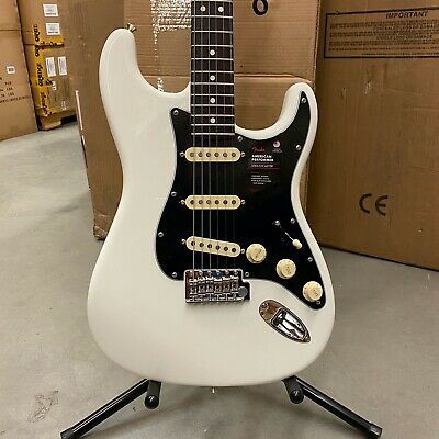 Fender Stratocaster Blue, Fender Stratocaster Red, Fender Stratocaster Sunburst, Dream Guitar, Fender Guitars Stratocaster, Electric Guitar Design, Fender Electric Guitar, Stratocaster Guitar, Custom Electric Guitars