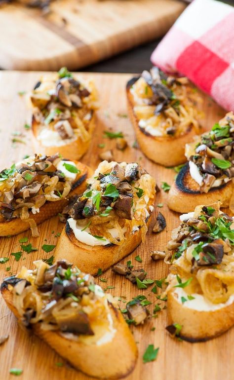 Caramelized onion crostini with mushrooms. Perfect appetizer for holidays, bowl games, NFL playoffs and the Super Bowl. | joeshealthymeals.com Carmelized Onions And Mushrooms, Caramalised Onions, Wrap Pizza, Caramelized Onions And Mushrooms, Vegan Fried Chicken, Carmelized Onions, Tortilla Wrap, Bruschetta Recipe, Mushroom And Onions