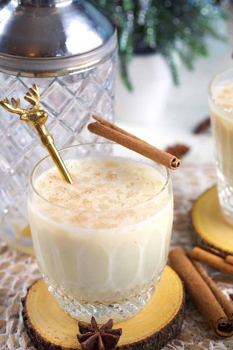 Eggnog White Russian recipe is easy to make in minutes with vodka, kahlua and eggnog. The perfect holiday cocktail. Egg Nog White Russian, Eggnog White Russian, Egg Nog Recipe Easy, Make Eggnog, White Russian Recipe, Alcoholic Eggnog, How To Make Eggnog, White Russian Recipes, Classic Eggnog