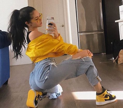 Pose Mode, Yellow Sneakers, Pose Fotografi, Model Pose, Mirror Selfie Poses, Selfie Poses Instagram, Cute Instagram Pictures, Fashion Photography Poses, Model Poses Photography