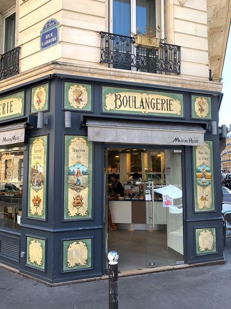 How to order at a Boulangerie in France French Boulangerie Aesthetic, French Bakery Aesthetic, Typical French Breakfast, Paris Eats, Paris Bakery, French Breakfast, Paris Food, French Bakery, French Dishes