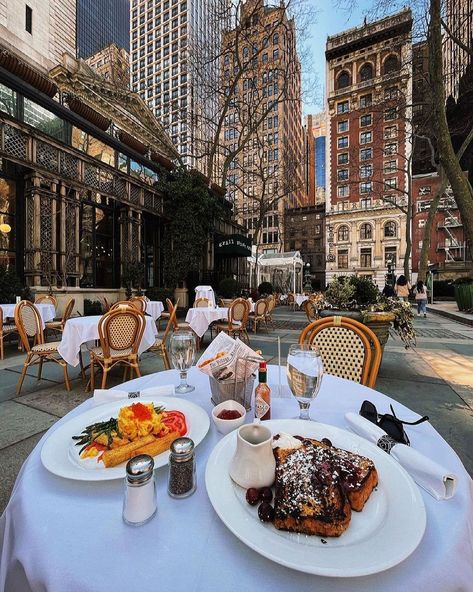 Dream now, travel later. Brunch in New York by @melliekr! ❤️✨ Follow the instructions, please stay home, stay safe! And good luck to all… Brunch New York, Nyc Life Aesthetic, New York City Aesthetic, Italian Cafe, Adventure Bucket List, Home Stay, Seize The Day, Nyc Life, Please Stay