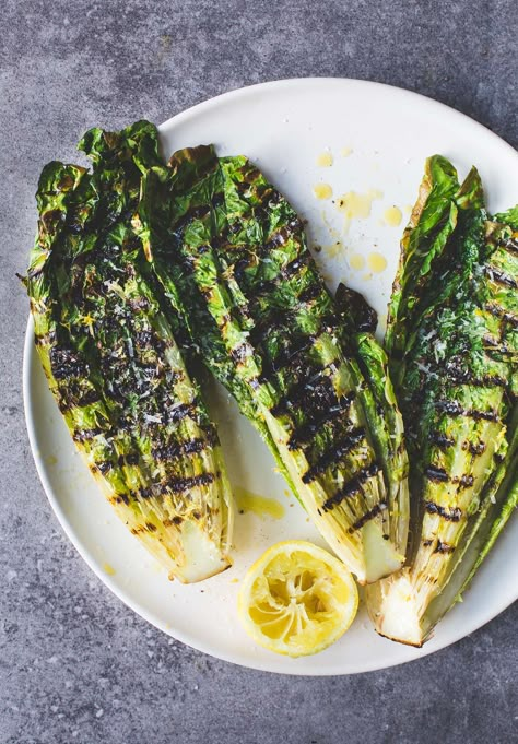 Grilled Romaine Salad Recipes, Grilled Romaine Lettuce, Grilled Romaine Salad, Grilled Salad, Grilled Romaine, Vegan Salad Dressing, Romaine Salad, Salad Recipes Video, Vegan Salad