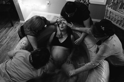 Crowning Birth Pictures, Birth Moodboard, Giving Birth Photos Crowning, People Giving Birth Videos, Water Birth Photography, Childbirth Photos, Child Birth Photography, Home Birth Photography, Calm Birth