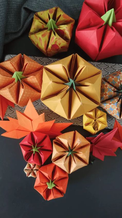 How to Fold This Easy Modular Origami Pumpkin Fall Origami Decor, Paper Crafts Thanksgiving, Origami Thanksgiving Decorations, Free Origami Printables, Easy Fall Arts And Crafts For Kids, Thanksgiving Origami Easy, Pumpkin Origami For Kids, Origami Pumpkin Tutorial, Easy Halloween Origami