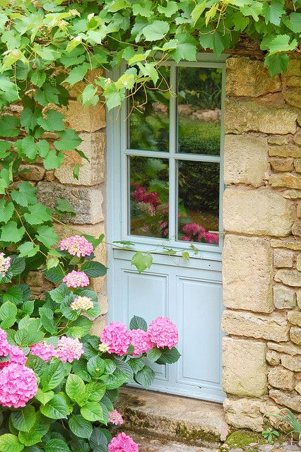 Limeuil, Perigord, France Limeuil France, French Provincial Garden, Garden Ides, Design My Kitchen, Blue Doors, Classic Window, My French Country Home, Window Plants, French Rustic