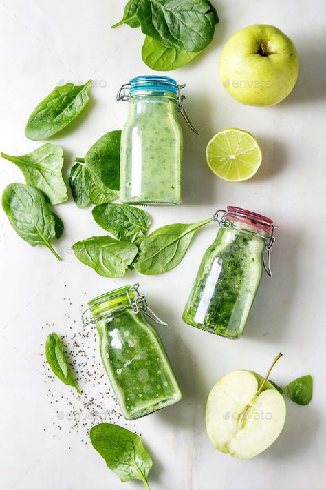 Spinach Apple Smoothie, Vegetable Smoothie, Vegetable Smoothie Recipes, Recipe App, Apple Smoothie, Vegetable Benefits, White Marble Background, Healthy Cocktails, Eating Organic